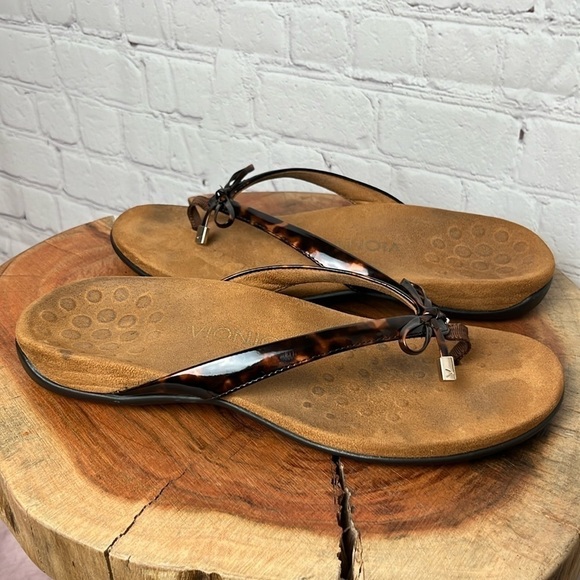 Vionic Bella Tortiseshell Print Thong Sandals - Picture 1 of 10